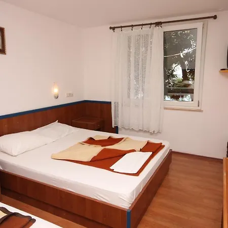 Triple Drasnice 3329b Gostinjska kuća Podgora (Split-Dalmatia)